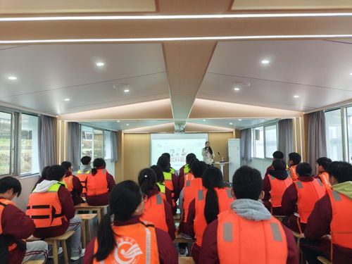 携手护湘江 青春绽光芒——株洲水文水资源勘测中心联合南方中学开展世界水日主题护河行动